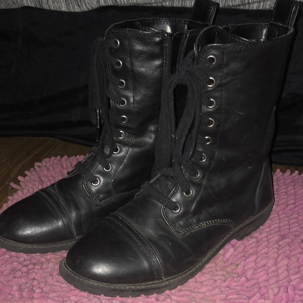 Hightop flat boots